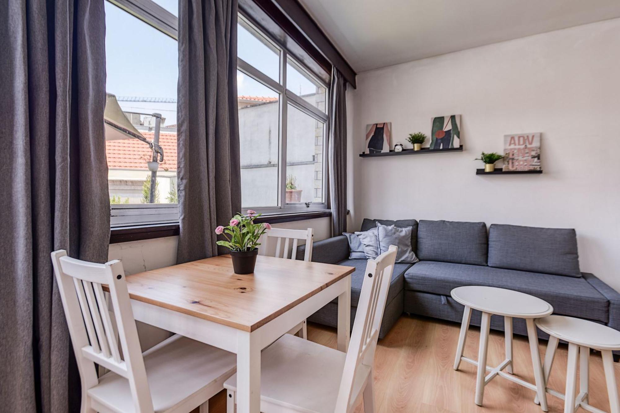 Travel & Live Aliados Apartment Porto Pokoj fotografie