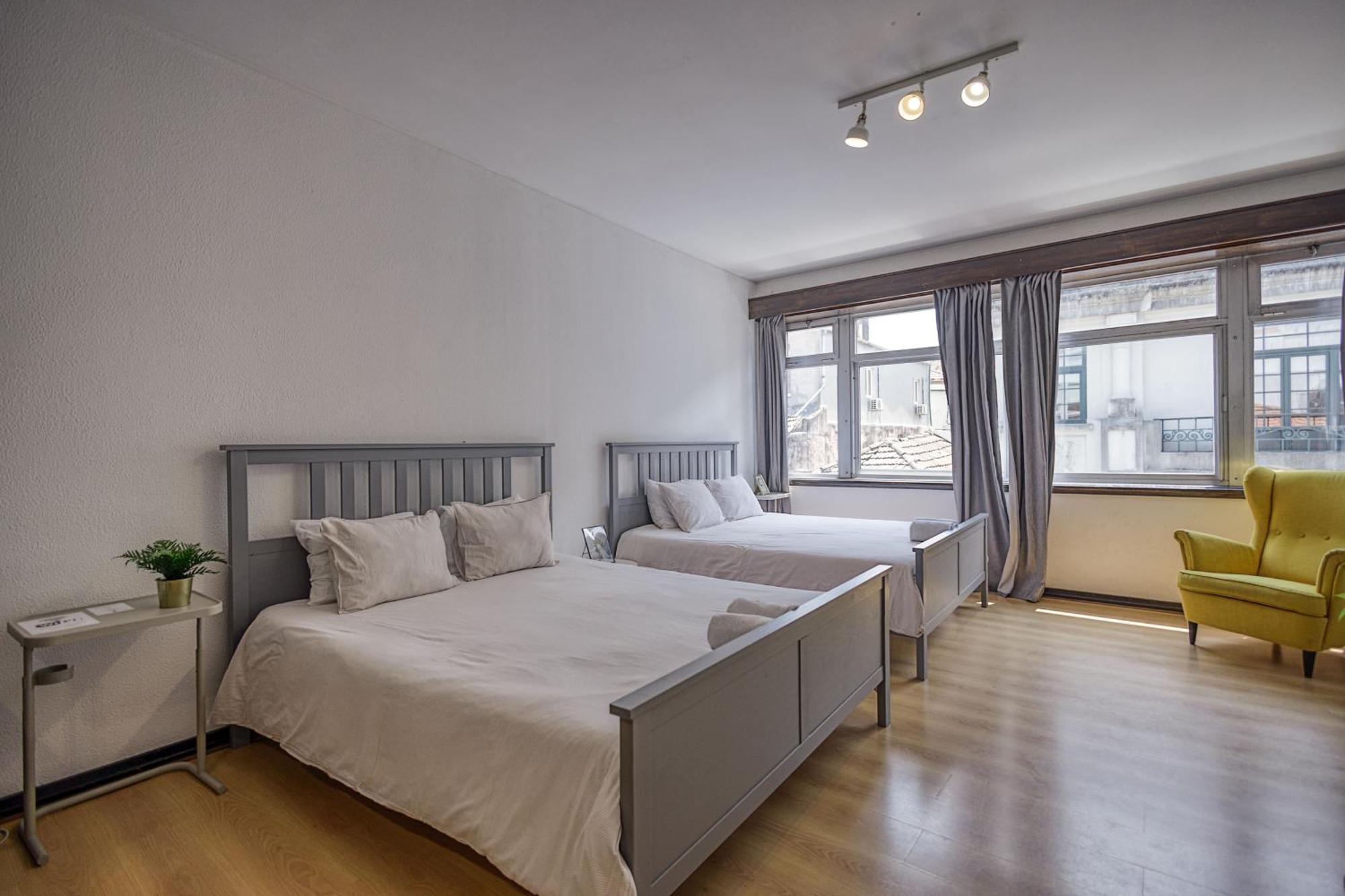 Travel & Live Aliados Apartment Porto Pokoj fotografie